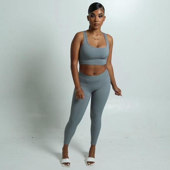 2 piece Set - Picture 2 of 3